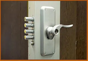 Nashville Neighborhood Locksmith Nashville, TN 615-486-3130 - 7-entry-door-lock